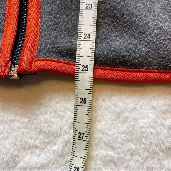 Pooh 100 Acre Collection Fleece Vest Size Large - Picture 8 of 8